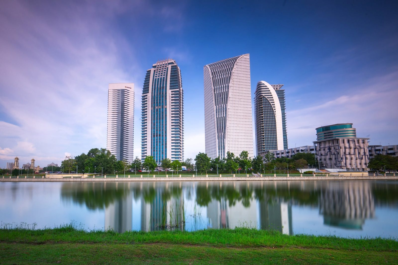 Skyline Presint 2 Putrajaya — Kementerian Perumahan dan Kerajaan Tempatan